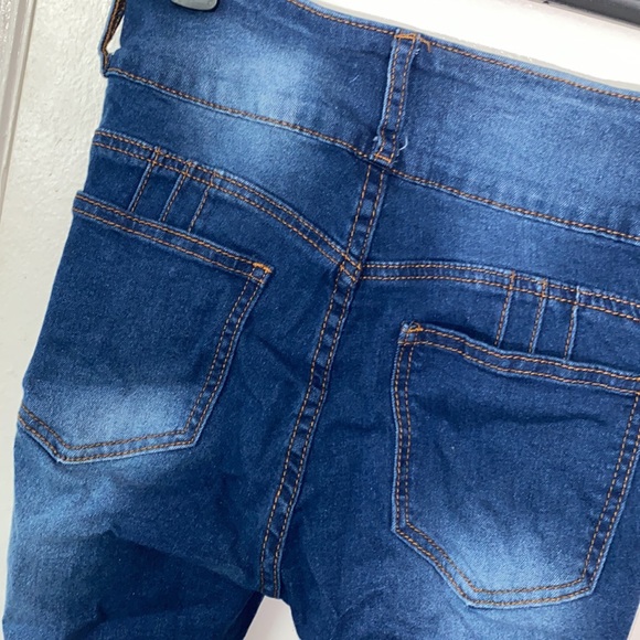 Between Us Ripped Jeans - Picture 3 of 5